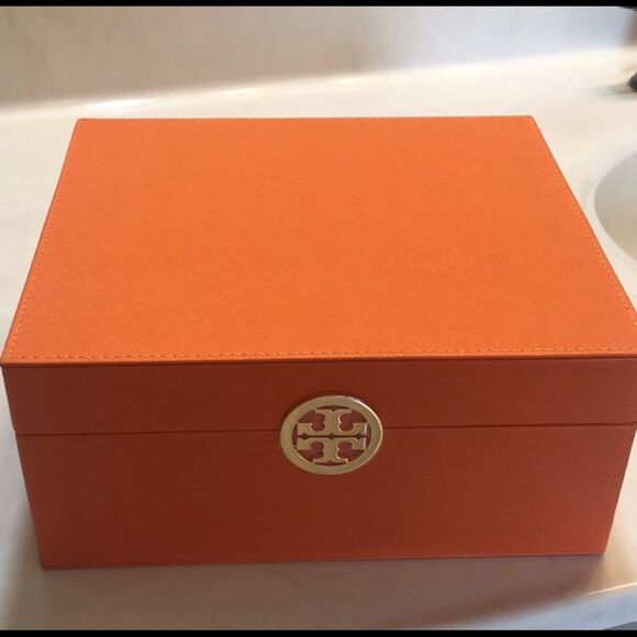 🎉last deal 🎉Tory Burch box - Picture 1 of 5